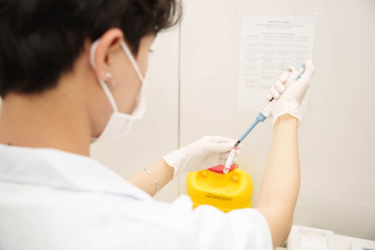 xét nghiệm HIV test nhanh