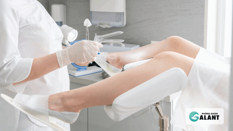 Đi khám bác sĩ khi có các triệu chứng của bệnh xã hội